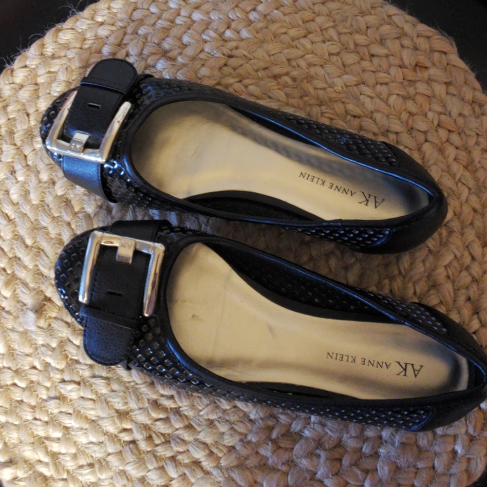 Black shoes 7M